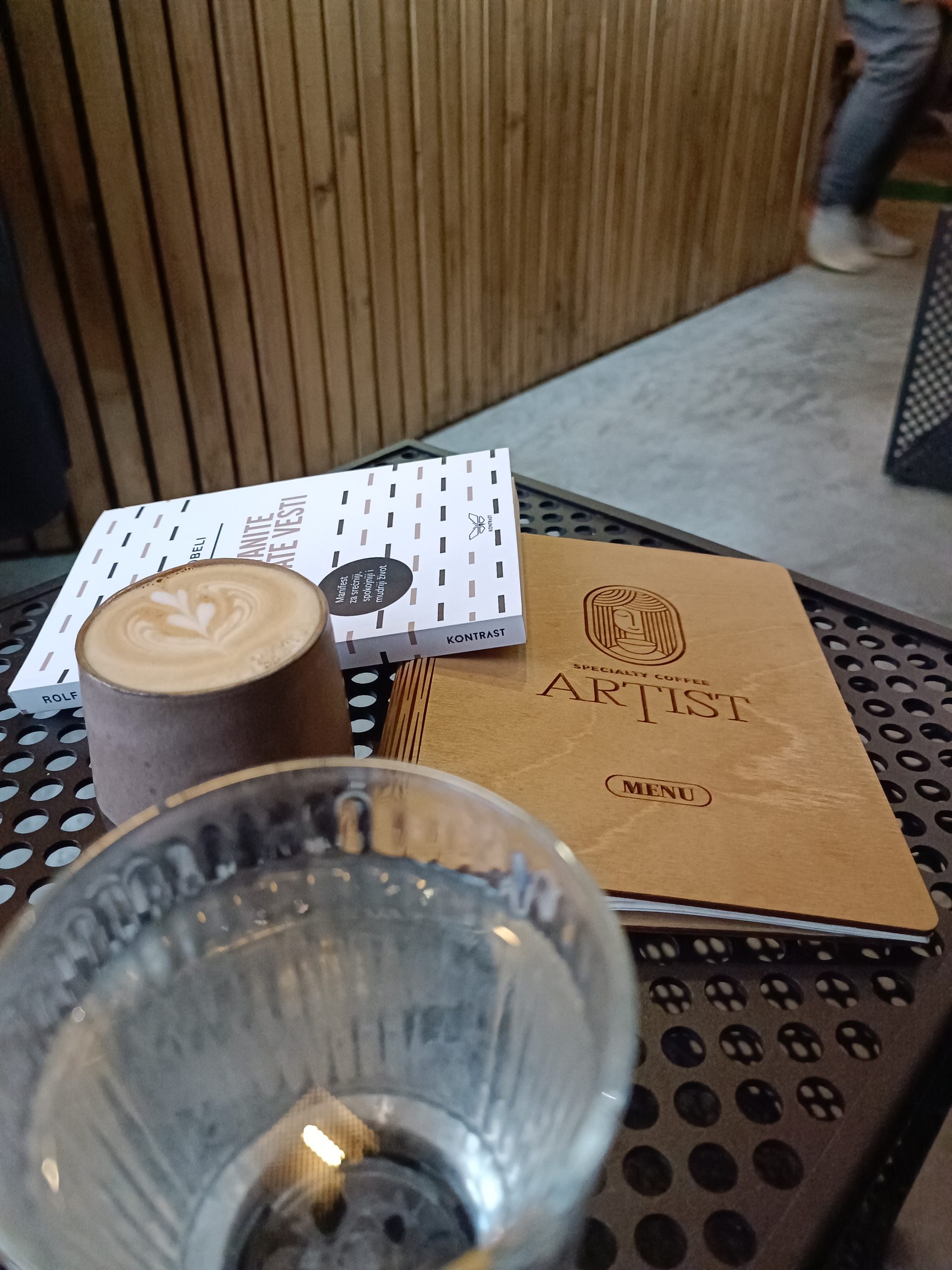 stop reading the news rolf dobelli prestanite da citate vesti rolf dobeli kontrast