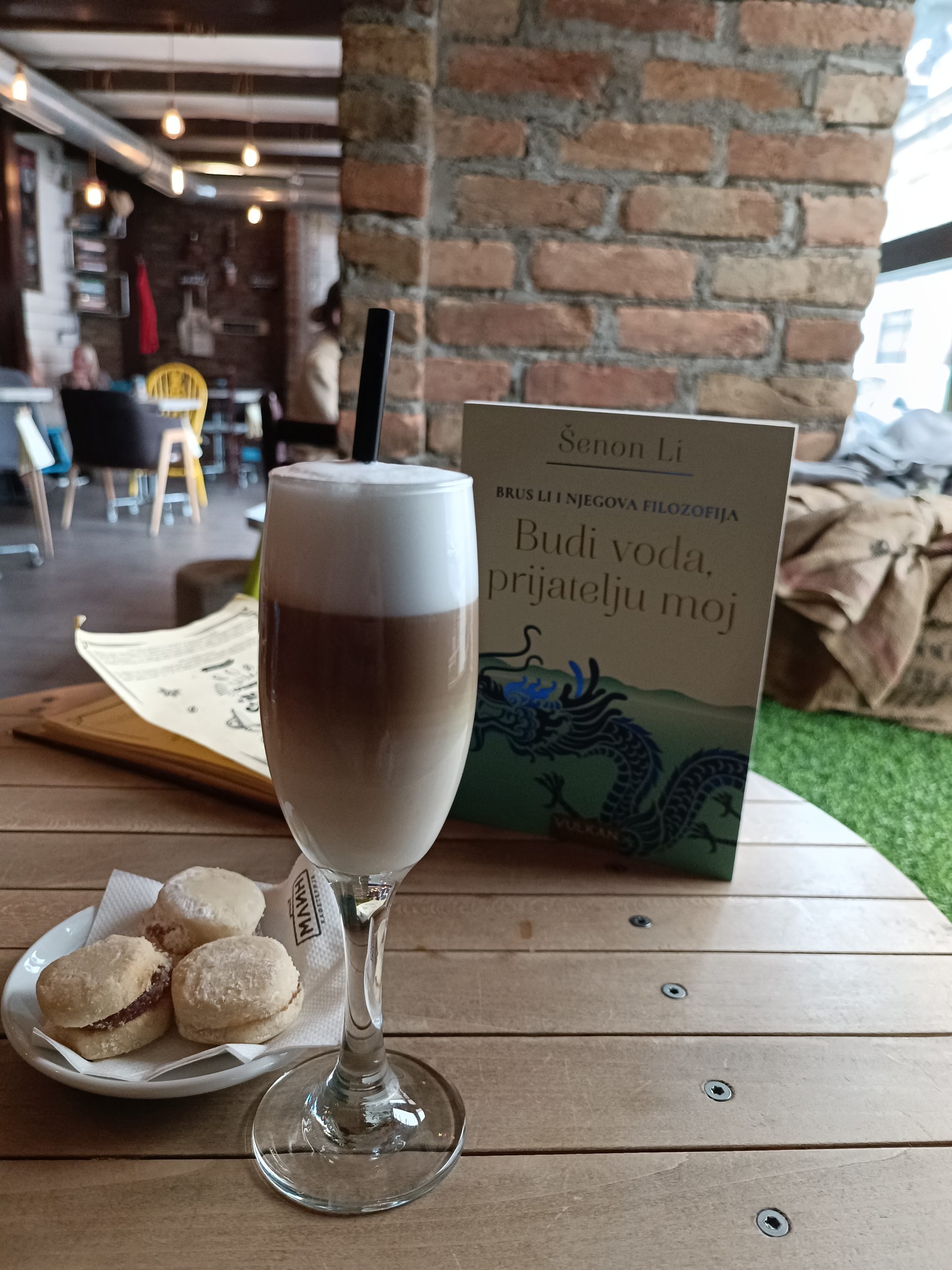 Budi voda moj prijatelju be water my friend Shannon Lee Šenon Li Brus Li Bruce Lee