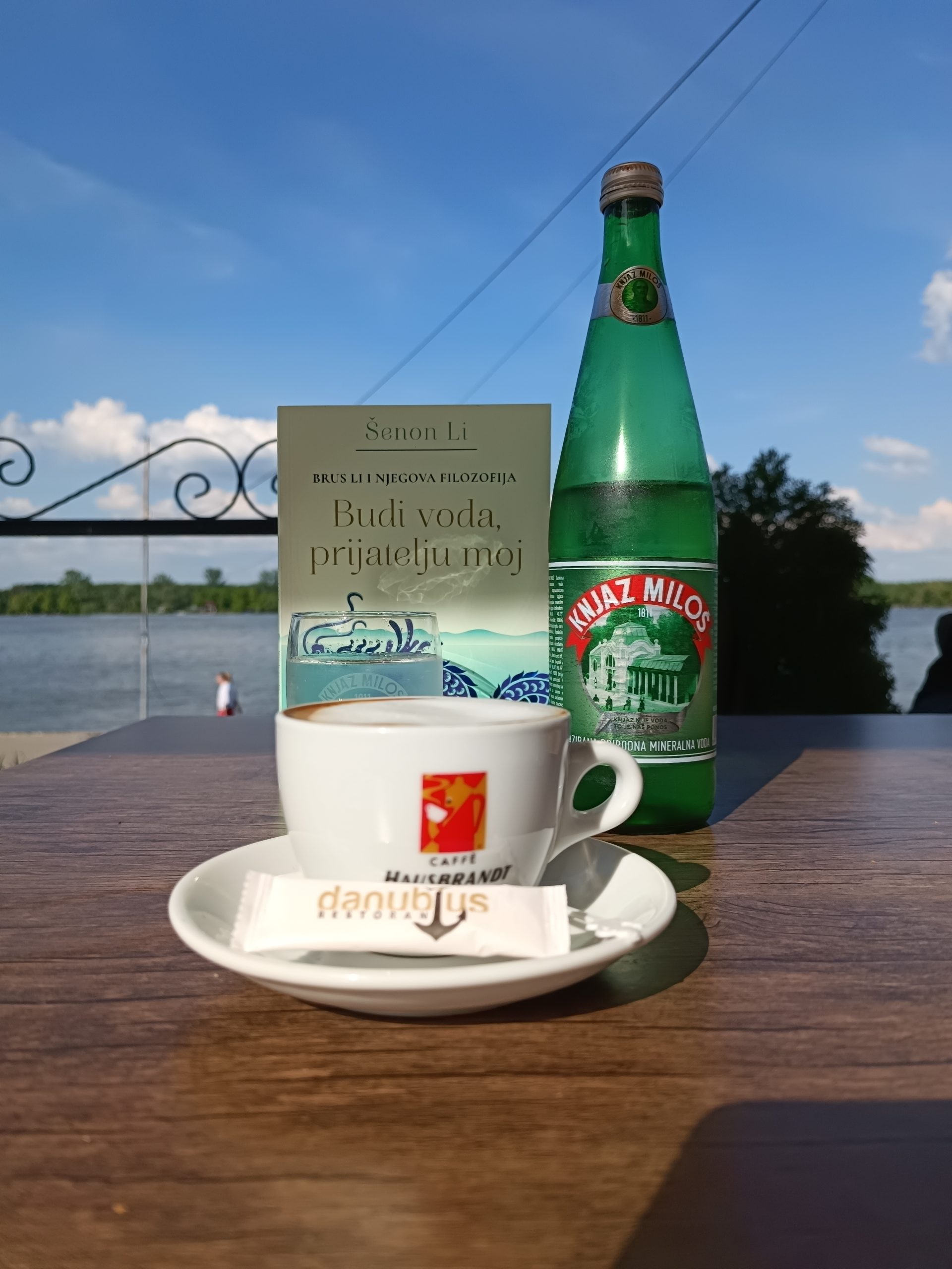 Budi voda moj prijatelju be water my friend Shannon Lee Šenon Li Brus Li Bruce Lee