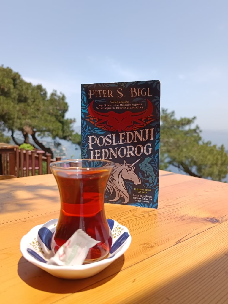 Poslednji jednorog Last unicorn Piter Bigl Peter Beagle Kafa i knjiga kafaiknjigacom