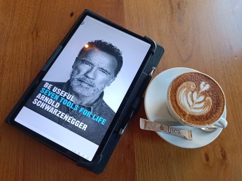 Arnold Schwarzenegger Arnold Svarceneger Budi koristan Be Useful