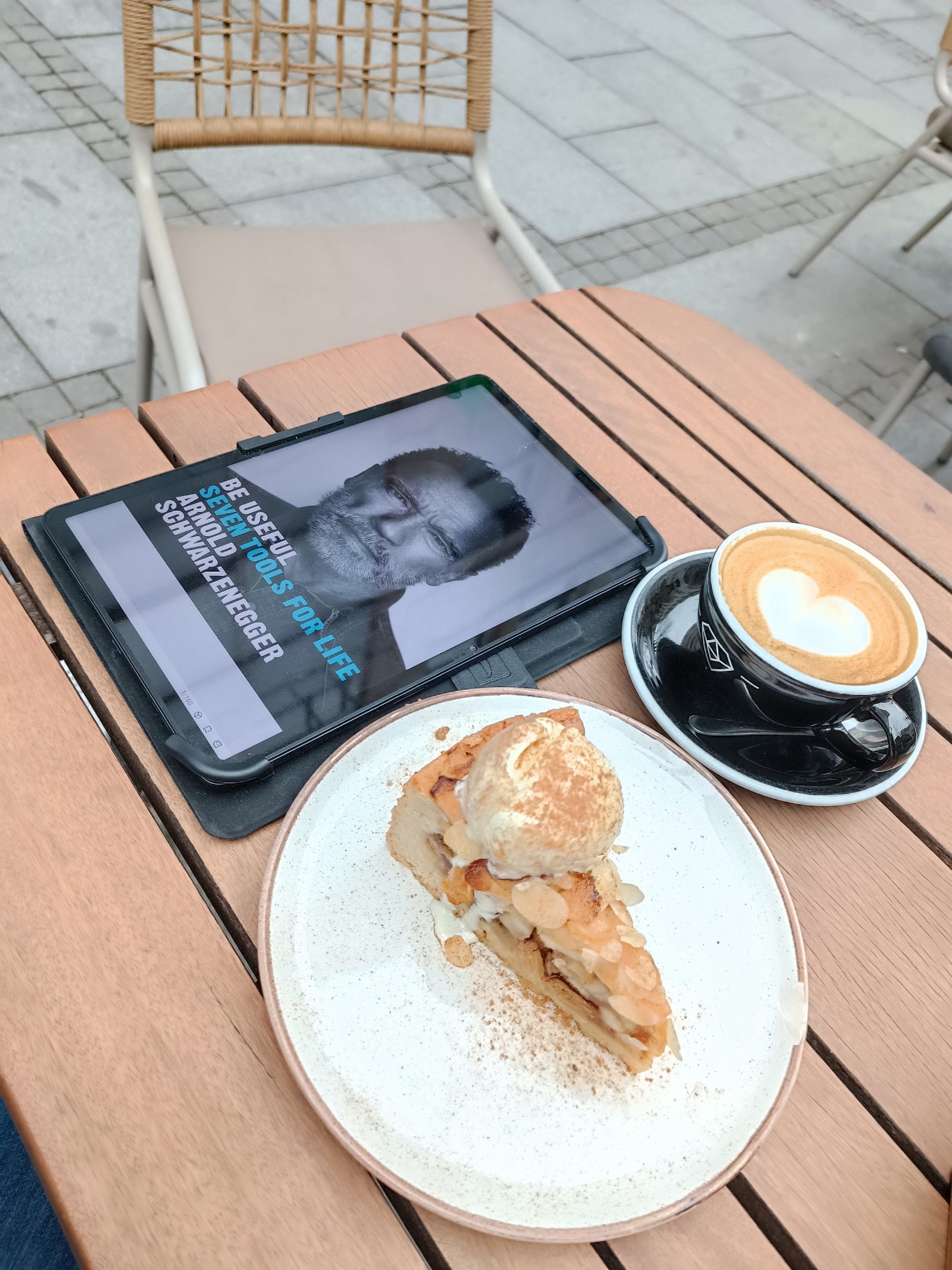 Arnold Schwarzenegger Arnold Svarceneger Budi koristan Be Useful