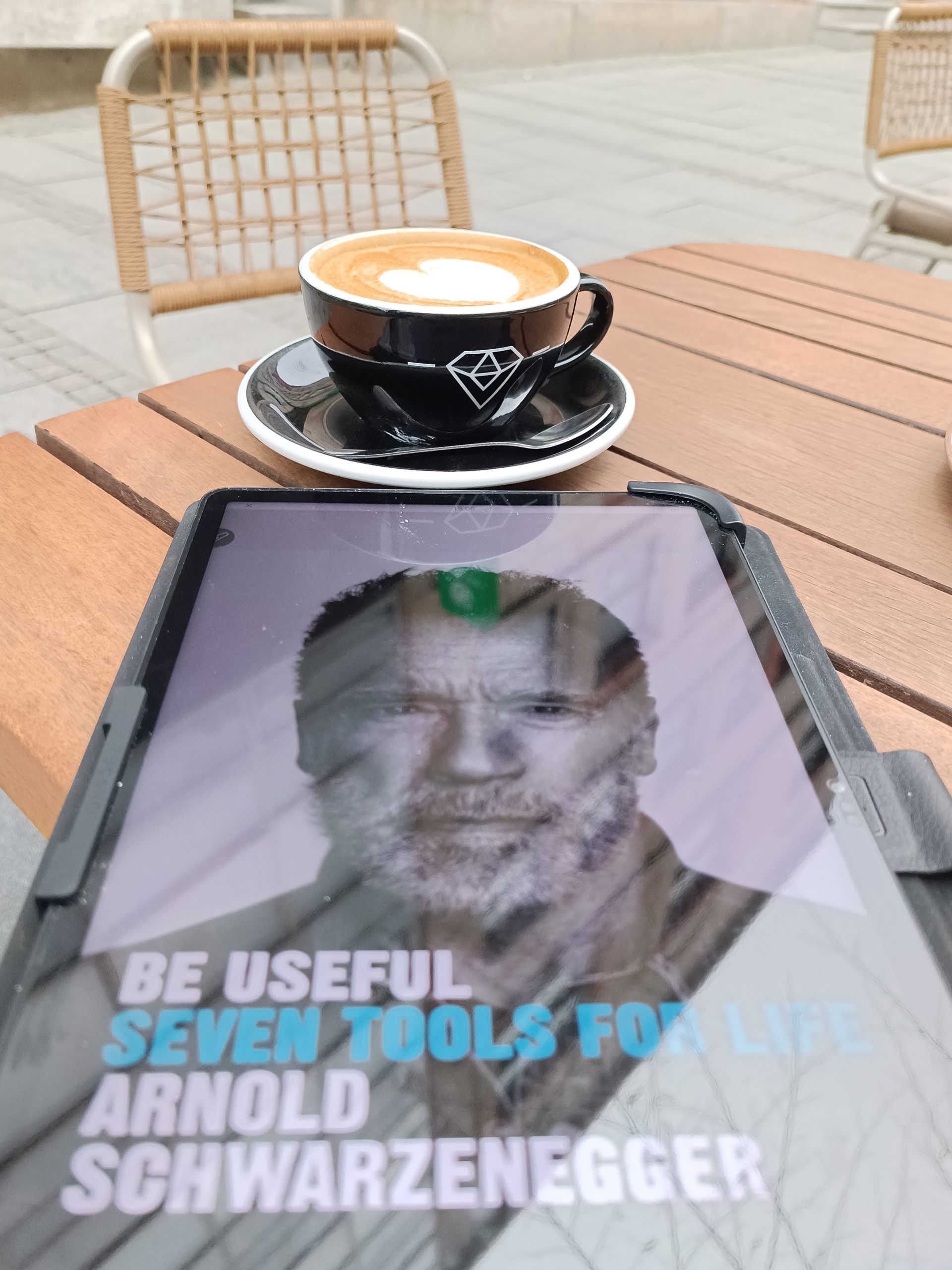 Arnold Schwarzenegger Arnold Svarceneger Budi koristan Be Useful